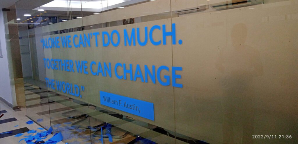 Vinyl-Print-and-cut-scaled-1-1536x746